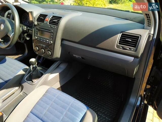 Черный Фольксваген Гольф, объемом двигателя 0 л и пробегом 206 тыс. км за 6400 $, фото 34 на Automoto.ua