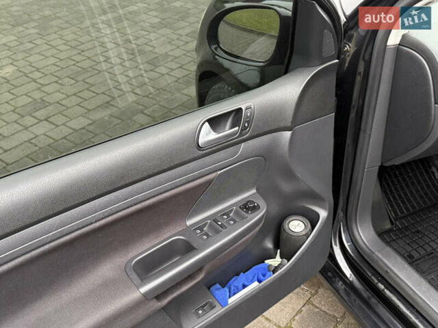 Черный Фольксваген Гольф, объемом двигателя 1.6 л и пробегом 173 тыс. км за 7000 $, фото 37 на Automoto.ua