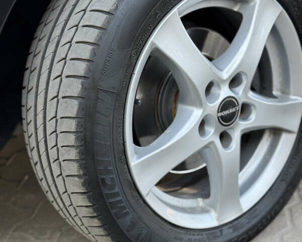 Черный Фольксваген Гольф, объемом двигателя 1.6 л и пробегом 260 тыс. км за 6100 $, фото 22 на Automoto.ua