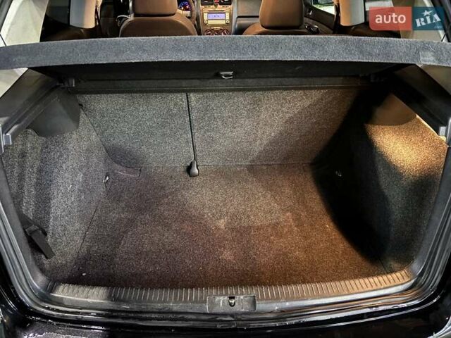 Черный Фольксваген Гольф, объемом двигателя 1.39 л и пробегом 193 тыс. км за 4700 $, фото 21 на Automoto.ua