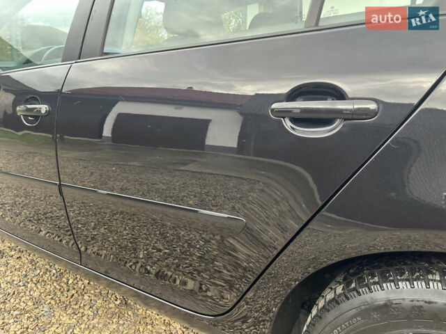 Черный Фольксваген Гольф, объемом двигателя 1.6 л и пробегом 253 тыс. км за 6250 $, фото 55 на Automoto.ua