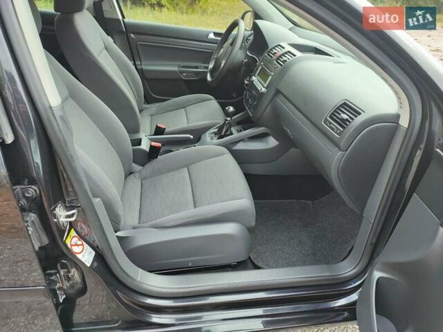 Черный Фольксваген Гольф, объемом двигателя 1.6 л и пробегом 189 тыс. км за 5799 $, фото 17 на Automoto.ua