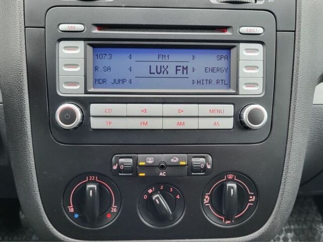 Черный Фольксваген Гольф, объемом двигателя 1.6 л и пробегом 237 тыс. км за 6350 $, фото 12 на Automoto.ua