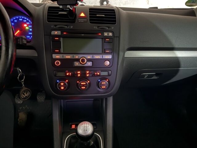 Фольксваген Гольф 2007 у Шостке на Automoto.ua Чорний Фольксваген Гольф, об'ємом двигуна 1.4 л та пробігом 220 тис. км за 5200 $, фото 13 на Automoto.ua