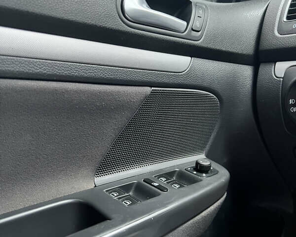 Чорний Фольксваген Гольф, об'ємом двигуна 1.6 л та пробігом 270 тис. км за 6800 $, фото 32 на Automoto.ua