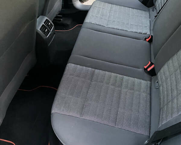 Черный Фольксваген Гольф, объемом двигателя 1.6 л и пробегом 185 тыс. км за 6600 $, фото 8 на Automoto.ua