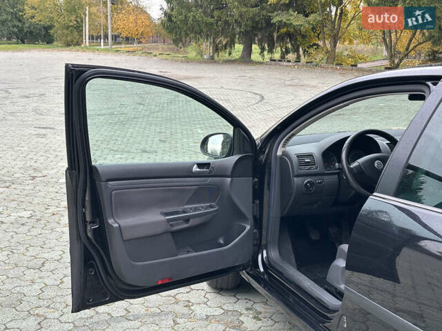 Черный Фольксваген Гольф, объемом двигателя 1.6 л и пробегом 250 тыс. км за 6100 $, фото 18 на Automoto.ua