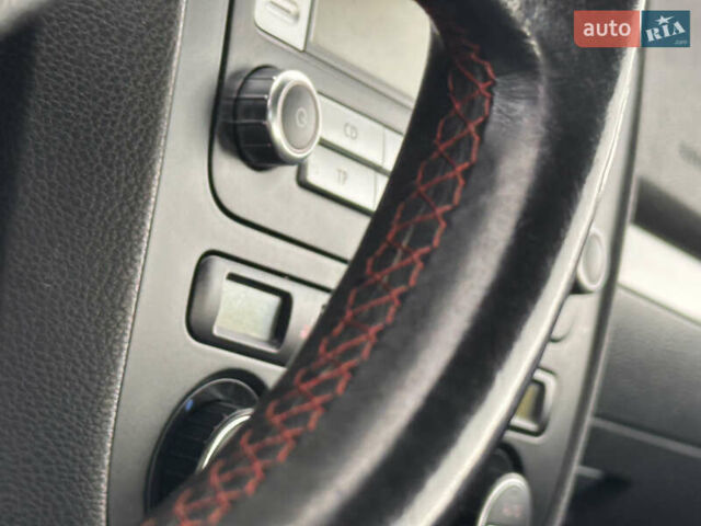 Черный Фольксваген Гольф, объемом двигателя 1.4 л и пробегом 191 тыс. км за 5500 $, фото 37 на Automoto.ua