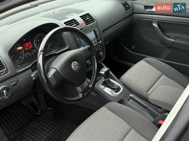 Черный Фольксваген Гольф, объемом двигателя 1.6 л и пробегом 173 тыс. км за 7000 $, фото 26 на Automoto.ua