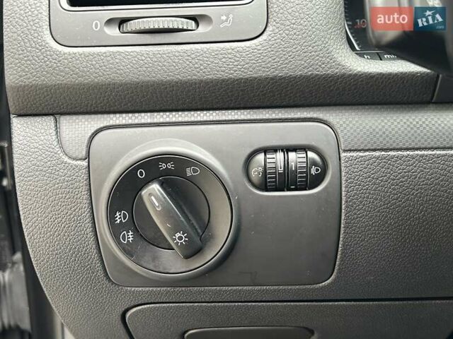 Черный Фольксваген Гольф, объемом двигателя 1.6 л и пробегом 196 тыс. км за 6200 $, фото 26 на Automoto.ua