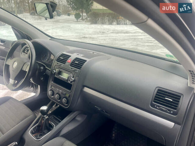 Черный Фольксваген Гольф, объемом двигателя 1.6 л и пробегом 230 тыс. км за 5450 $, фото 21 на Automoto.ua