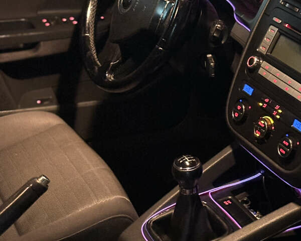 Черный Фольксваген Гольф, объемом двигателя 1.9 л и пробегом 190 тыс. км за 7200 $, фото 7 на Automoto.ua