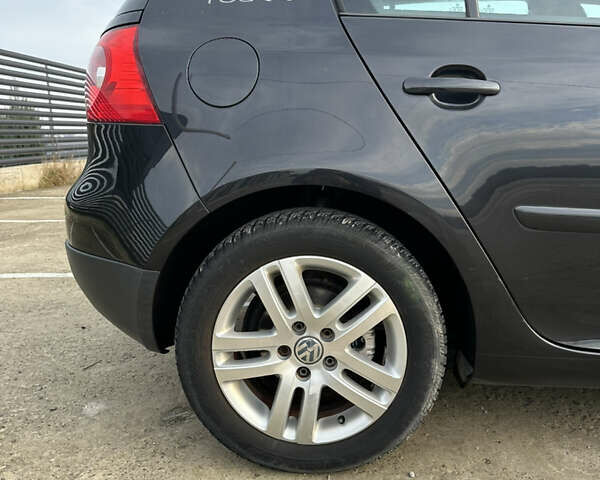 Черный Фольксваген Гольф, объемом двигателя 1.6 л и пробегом 227 тыс. км за 6299 $, фото 15 на Automoto.ua