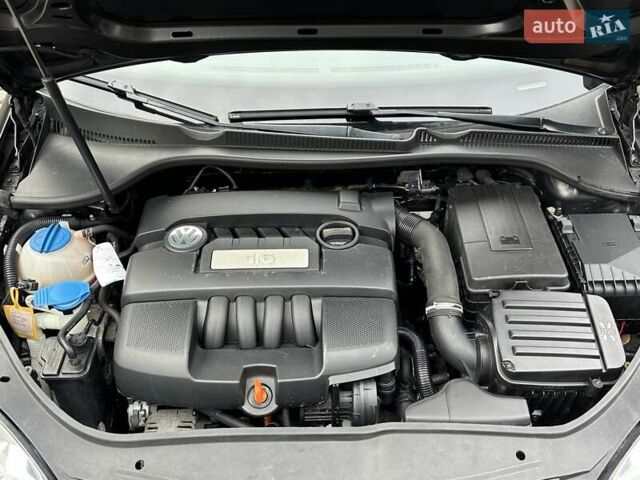 Черный Фольксваген Гольф, объемом двигателя 1.6 л и пробегом 196 тыс. км за 6200 $, фото 61 на Automoto.ua