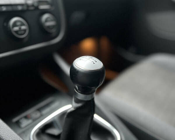 Чорний Фольксваген Гольф, об'ємом двигуна 1.6 л та пробігом 270 тис. км за 6800 $, фото 30 на Automoto.ua