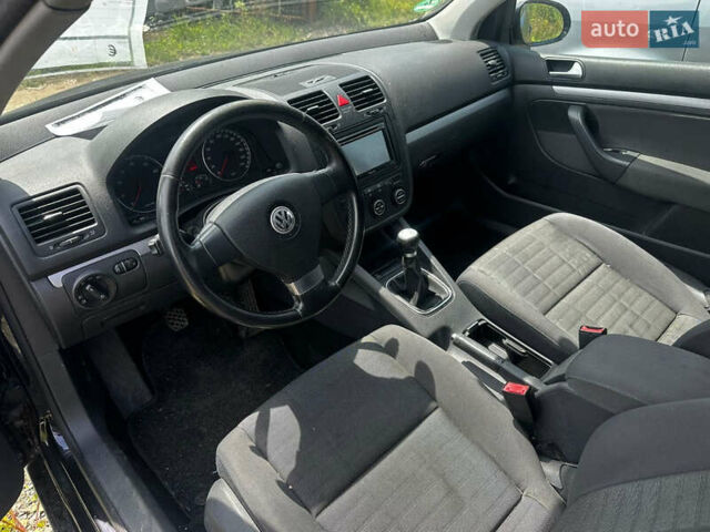 Черный Фольксваген Гольф, объемом двигателя 1.4 л и пробегом 180 тыс. км за 3000 $, фото 2 на Automoto.ua