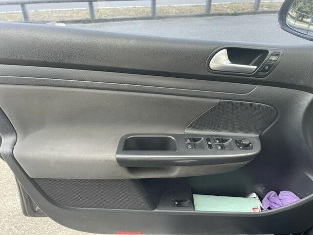 Черный Фольксваген Гольф, объемом двигателя 1.6 л и пробегом 324 тыс. км за 5500 $, фото 6 на Automoto.ua