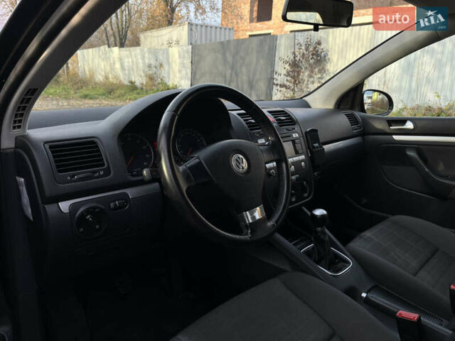 Черный Фольксваген Гольф, объемом двигателя 1.6 л и пробегом 235 тыс. км за 5799 $, фото 9 на Automoto.ua