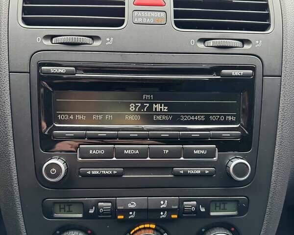 Черный Фольксваген Гольф, объемом двигателя 1.4 л и пробегом 252 тыс. км за 6200 $, фото 22 на Automoto.ua