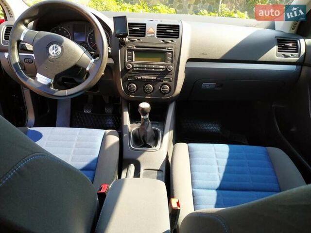 Черный Фольксваген Гольф, объемом двигателя 0 л и пробегом 206 тыс. км за 6400 $, фото 29 на Automoto.ua