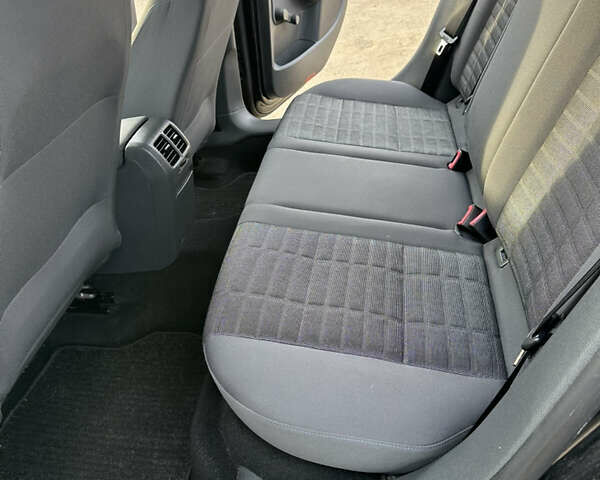 Черный Фольксваген Гольф, объемом двигателя 1.6 л и пробегом 227 тыс. км за 6299 $, фото 30 на Automoto.ua