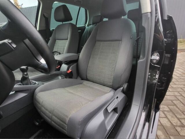 Черный Фольксваген Гольф, объемом двигателя 1.6 л и пробегом 237 тыс. км за 6350 $, фото 8 на Automoto.ua