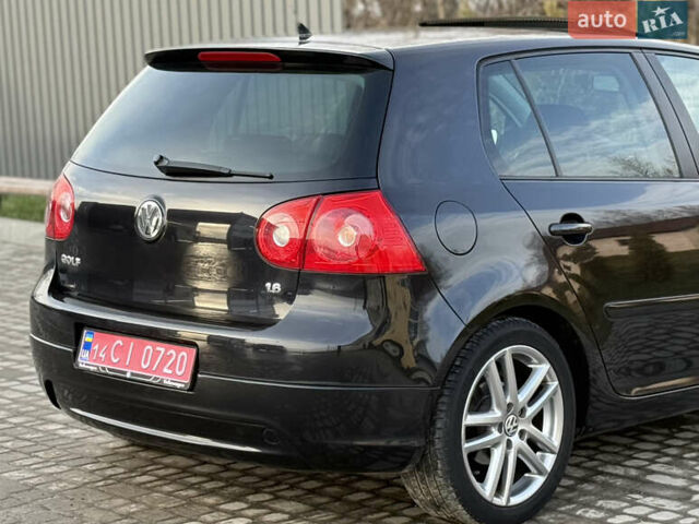 Черный Фольксваген Гольф, объемом двигателя 1.6 л и пробегом 182 тыс. км за 6350 $, фото 43 на Automoto.ua
