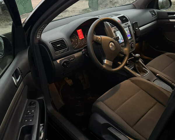 Черный Фольксваген Гольф, объемом двигателя 1.97 л и пробегом 298 тыс. км за 6200 $, фото 9 на Automoto.ua