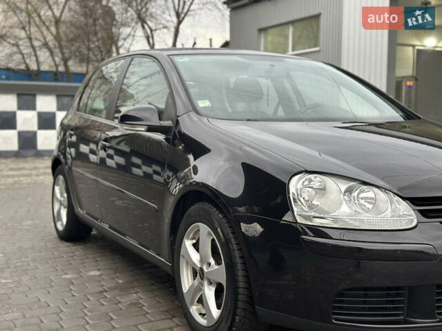 Черный Фольксваген Гольф, объемом двигателя 1.6 л и пробегом 213 тыс. км за 5850 $, фото 3 на Automoto.ua