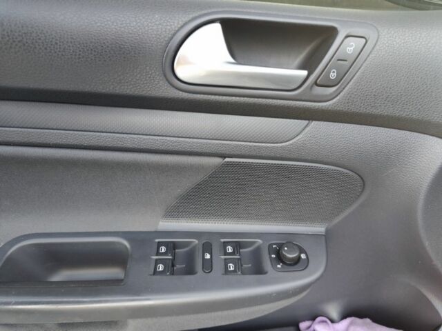 Черный Фольксваген Гольф, объемом двигателя 1.4 л и пробегом 260 тыс. км за 5400 $, фото 6 на Automoto.ua