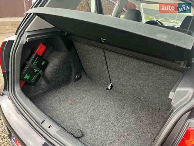 Черный Фольксваген Гольф, объемом двигателя 1.6 л и пробегом 253 тыс. км за 6250 $, фото 88 на Automoto.ua