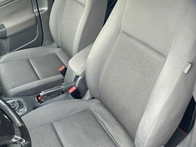 Черный Фольксваген Гольф, объемом двигателя 1.6 л и пробегом 324 тыс. км за 5500 $, фото 5 на Automoto.ua