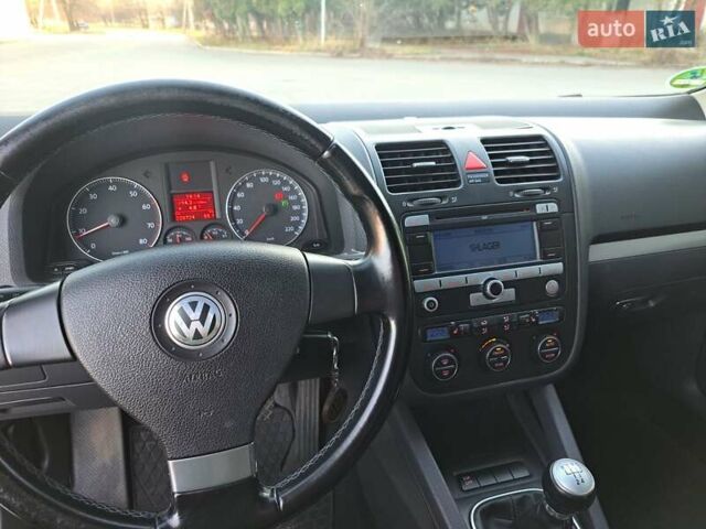 Черный Фольксваген Гольф, объемом двигателя 1.39 л и пробегом 220 тыс. км за 6400 $, фото 37 на Automoto.ua