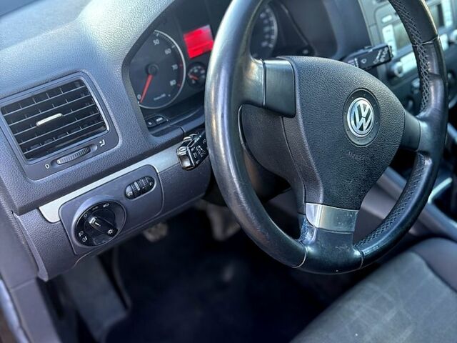 Черный Фольксваген Гольф, объемом двигателя 1.6 л и пробегом 205 тыс. км за 6100 $, фото 7 на Automoto.ua