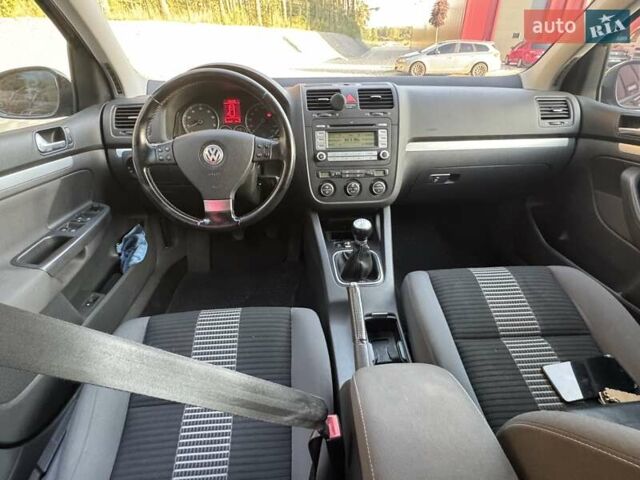 Черный Фольксваген Гольф, объемом двигателя 1.39 л и пробегом 191 тыс. км за 6700 $, фото 17 на Automoto.ua