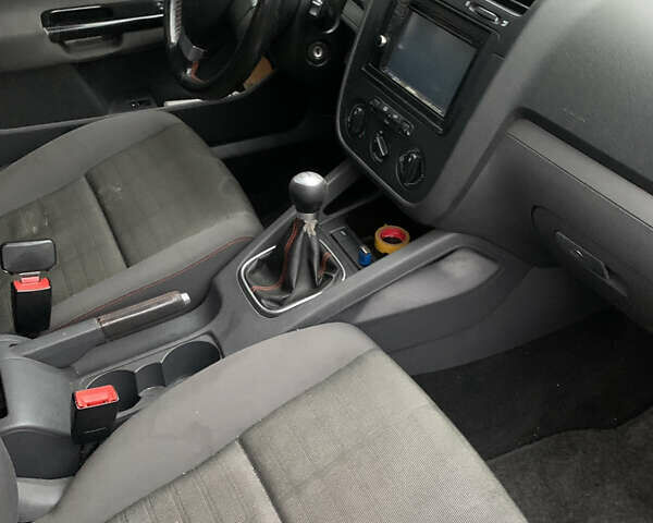 Черный Фольксваген Гольф, объемом двигателя 1.6 л и пробегом 231 тыс. км за 6200 $, фото 7 на Automoto.ua