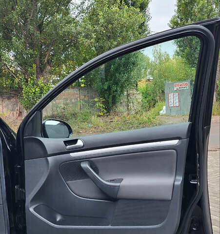 Черный Фольксваген Гольф, объемом двигателя 1.6 л и пробегом 237 тыс. км за 6500 $, фото 23 на Automoto.ua