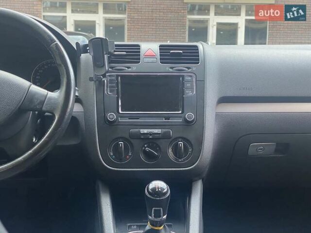 Черный Фольксваген Гольф, объемом двигателя 1.6 л и пробегом 262 тыс. км за 6100 $, фото 21 на Automoto.ua