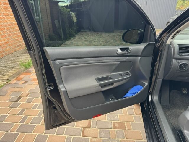 Черный Фольксваген Гольф, объемом двигателя 1.4 л и пробегом 246 тыс. км за 5600 $, фото 9 на Automoto.ua