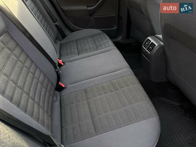 Черный Фольксваген Гольф, объемом двигателя 1.6 л и пробегом 235 тыс. км за 5899 $, фото 13 на Automoto.ua