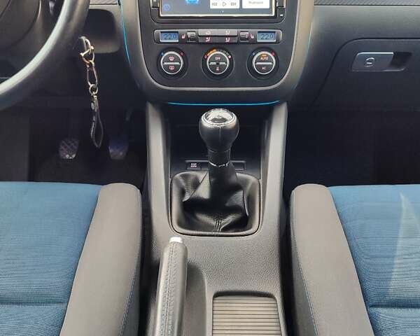 Чорний Фольксваген Гольф, об'ємом двигуна 1.6 л та пробігом 232 тис. км за 5999 $, фото 14 на Automoto.ua