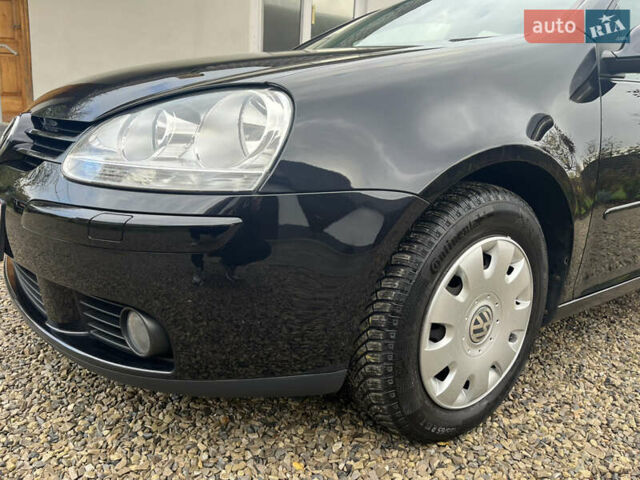 Черный Фольксваген Гольф, объемом двигателя 1.6 л и пробегом 253 тыс. км за 6250 $, фото 31 на Automoto.ua