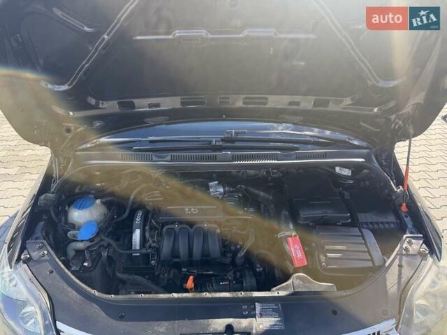 Черный Фольксваген Гольф, объемом двигателя 1.6 л и пробегом 280 тыс. км за 4950 $, фото 22 на Automoto.ua