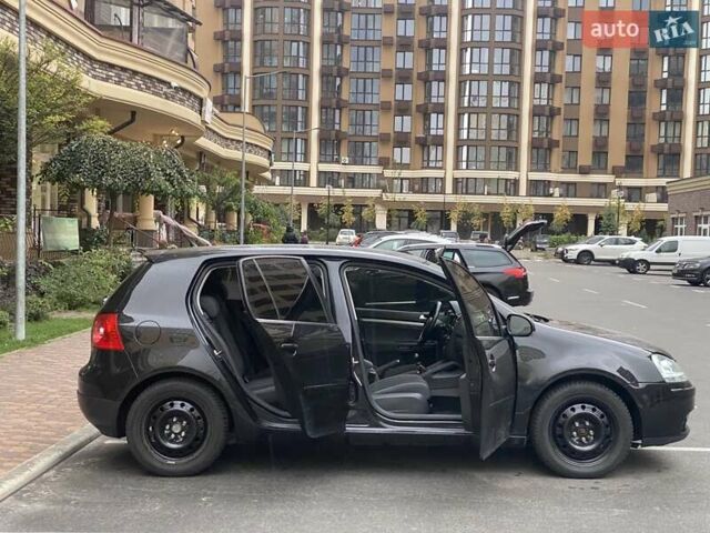 Черный Фольксваген Гольф, объемом двигателя 1.6 л и пробегом 262 тыс. км за 6100 $, фото 5 на Automoto.ua