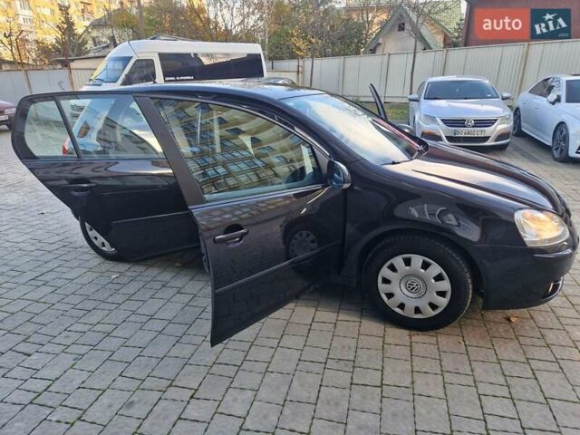 Черный Фольксваген Гольф, объемом двигателя 1.6 л и пробегом 255 тыс. км за 5950 $, фото 38 на Automoto.ua