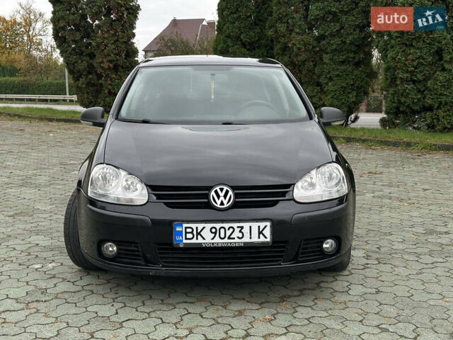 Черный Фольксваген Гольф, объемом двигателя 1.6 л и пробегом 250 тыс. км за 6100 $, фото 1 на Automoto.ua