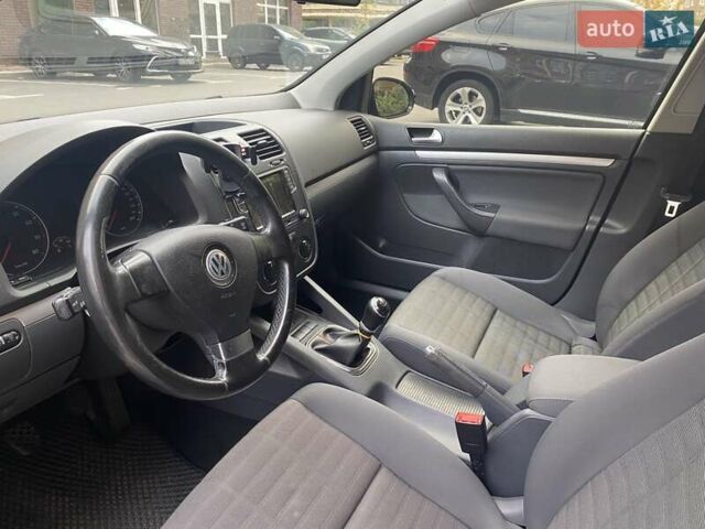 Черный Фольксваген Гольф, объемом двигателя 1.6 л и пробегом 262 тыс. км за 6100 $, фото 11 на Automoto.ua