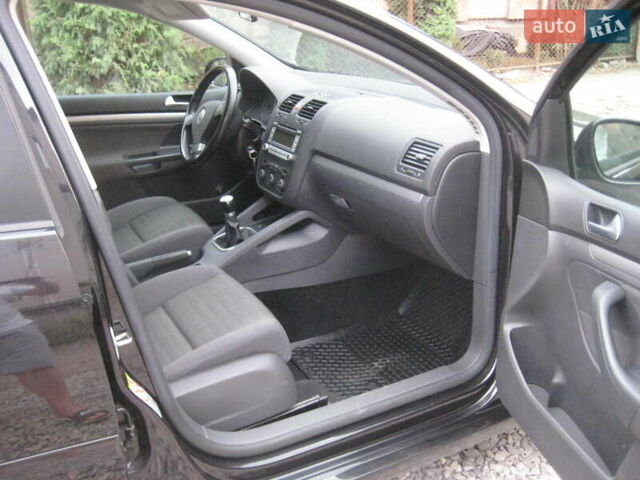 Черный Фольксваген Гольф, объемом двигателя 1.4 л и пробегом 174 тыс. км за 5999 $, фото 19 на Automoto.ua