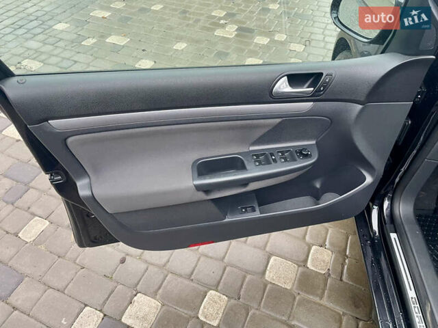 Чорний Фольксваген Гольф, об'ємом двигуна 1.6 л та пробігом 197 тис. км за 5850 $, фото 23 на Automoto.ua