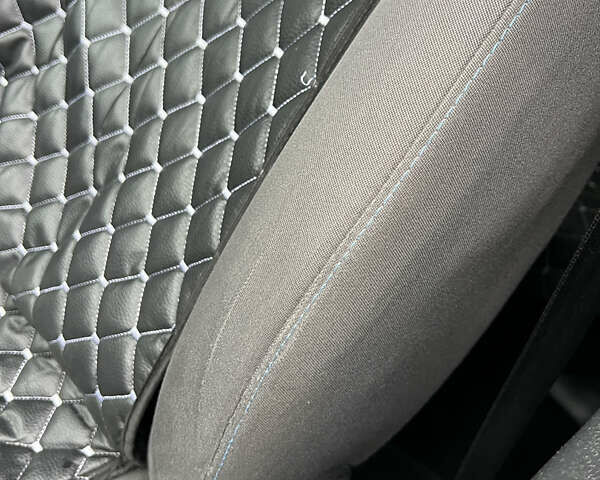 Черный Фольксваген Гольф, объемом двигателя 1.6 л и пробегом 245 тыс. км за 5700 $, фото 19 на Automoto.ua